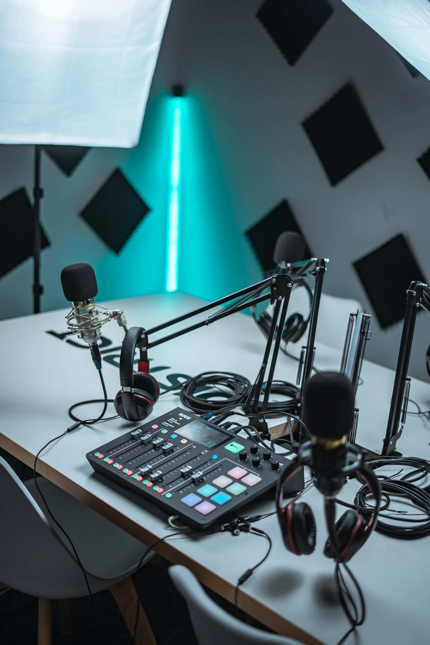 Top Features of Studio EZ’s Podcast Studio